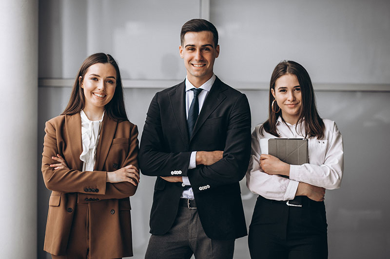 Equipe em ambiente de trabalho, imagem do acervo da Passos Seguros